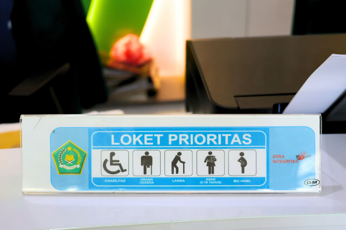 Penunjuk layanan prioritas di ruang PTSP