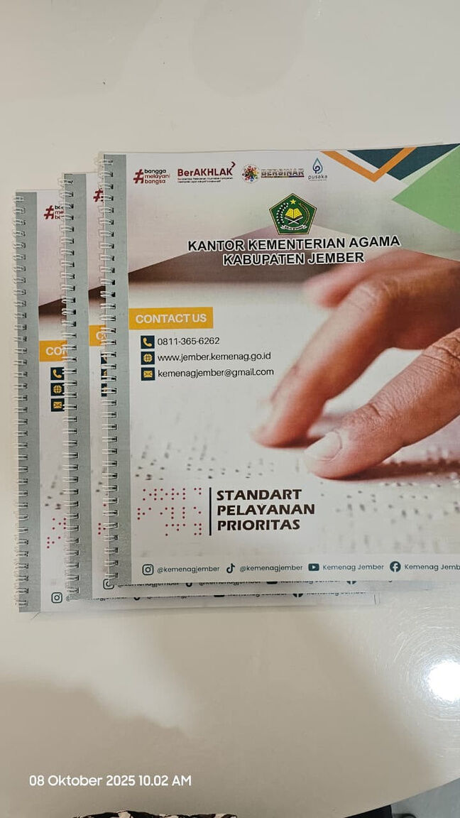 Kartu informasi layanan dengan huruf Braille