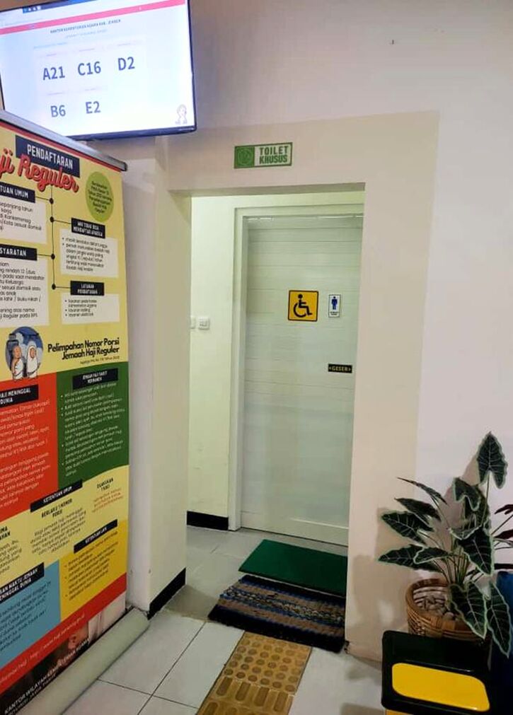 Pintu toilet disabilitas di area PTSP