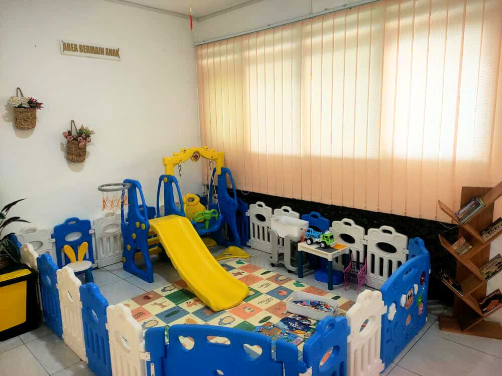 Area ramah anak di ruang PTSP