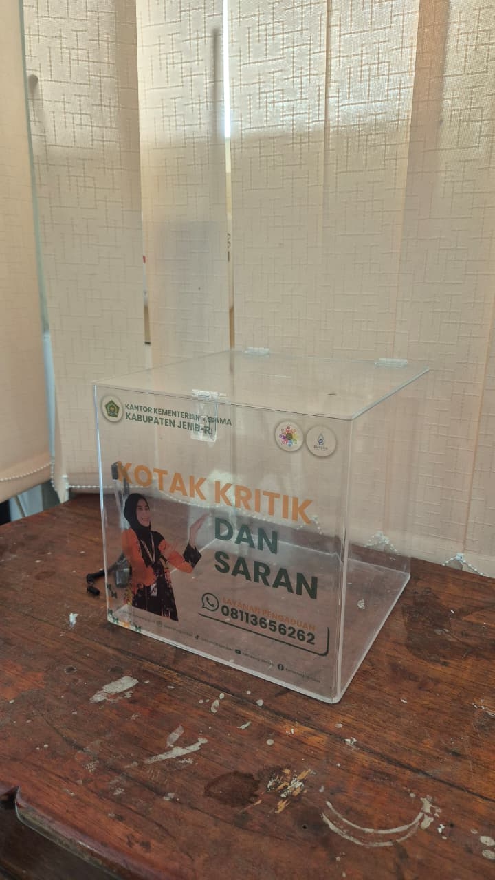 Kotak Kritik dan Saran di area layanan Kantor Kementerian Agama Kabupaten Jember